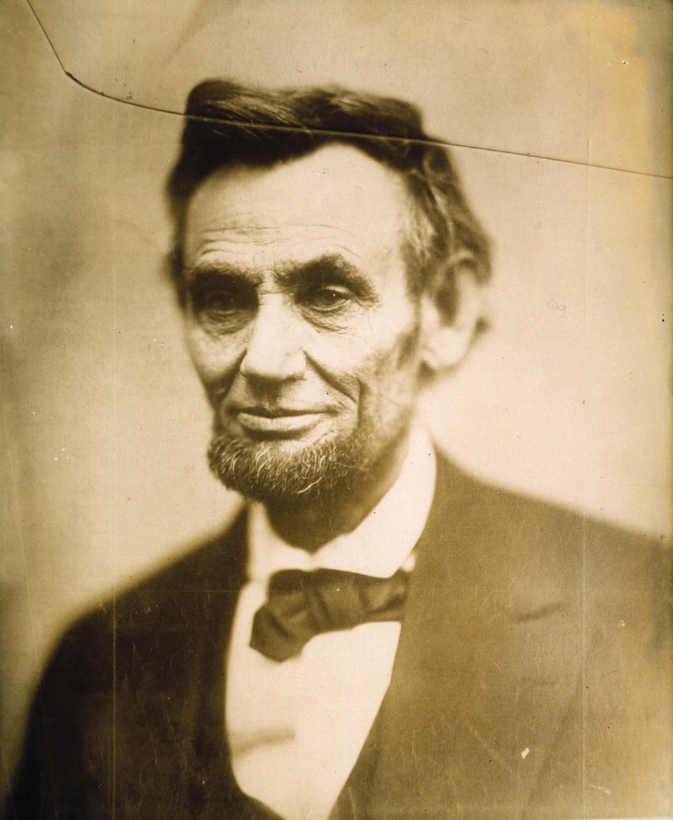 آخر صورة معروفة لأبراهام لينكولن، التقطت في 5 فبراير 1865 في (غاردنر غاليري) في العاصمة الأمريكية واشنطن.