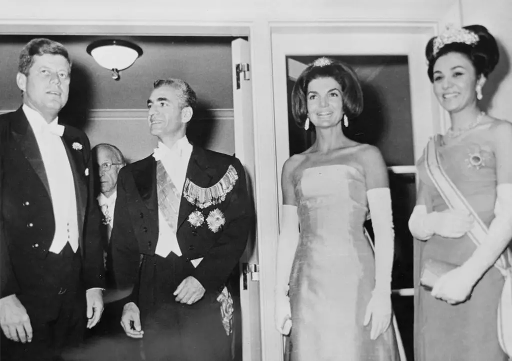 الشاه وزوجته مع آل (كينيدي) في سنة 1962.