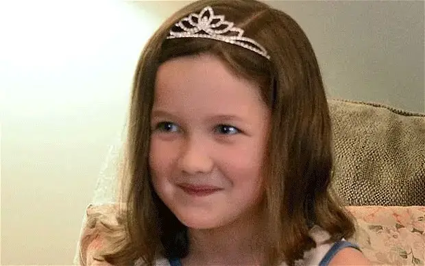 الأميرة (إيميلي هيتون) ذات السبع سنوات.
