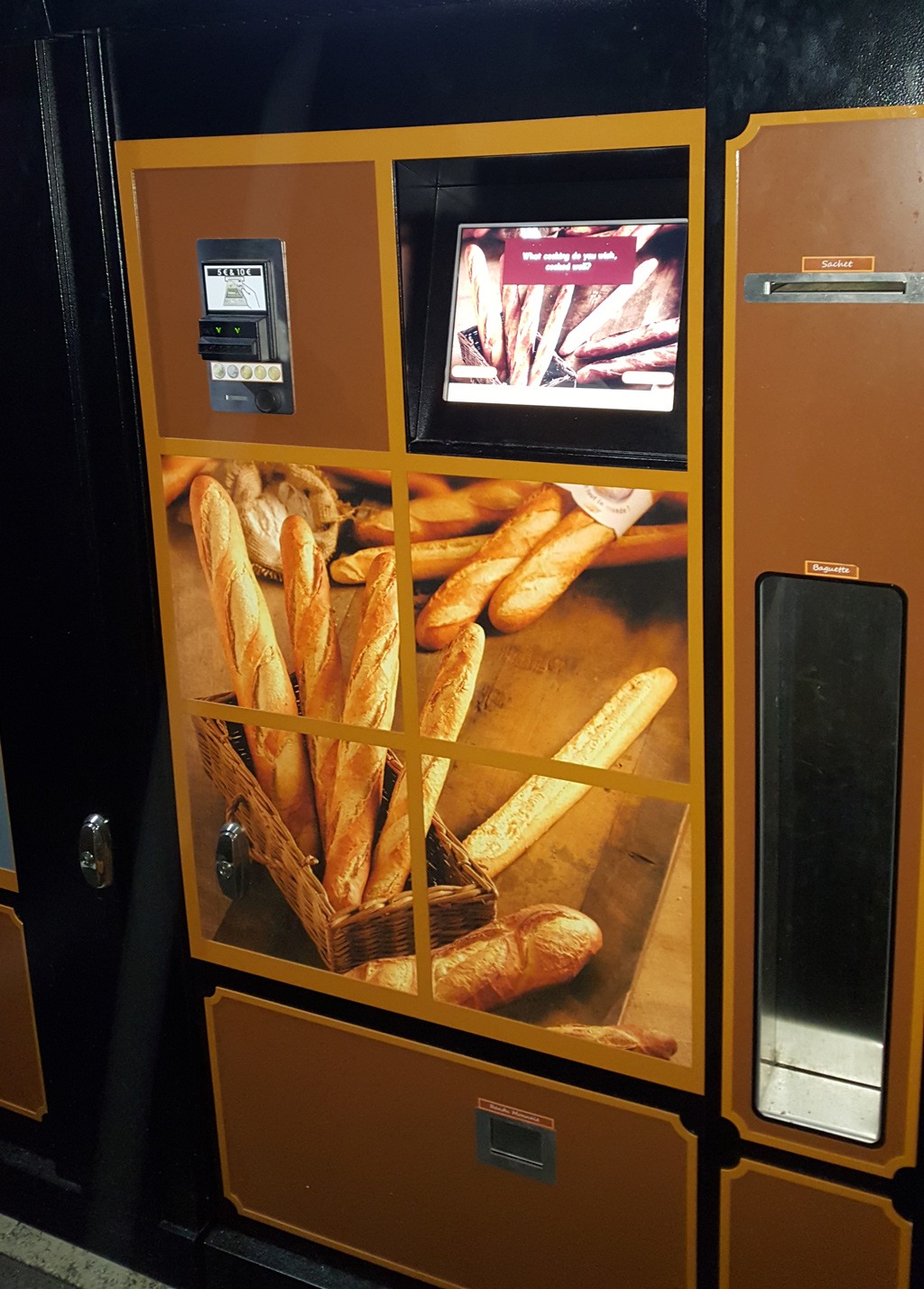 ماكينة بيع الخبز الفرنسي