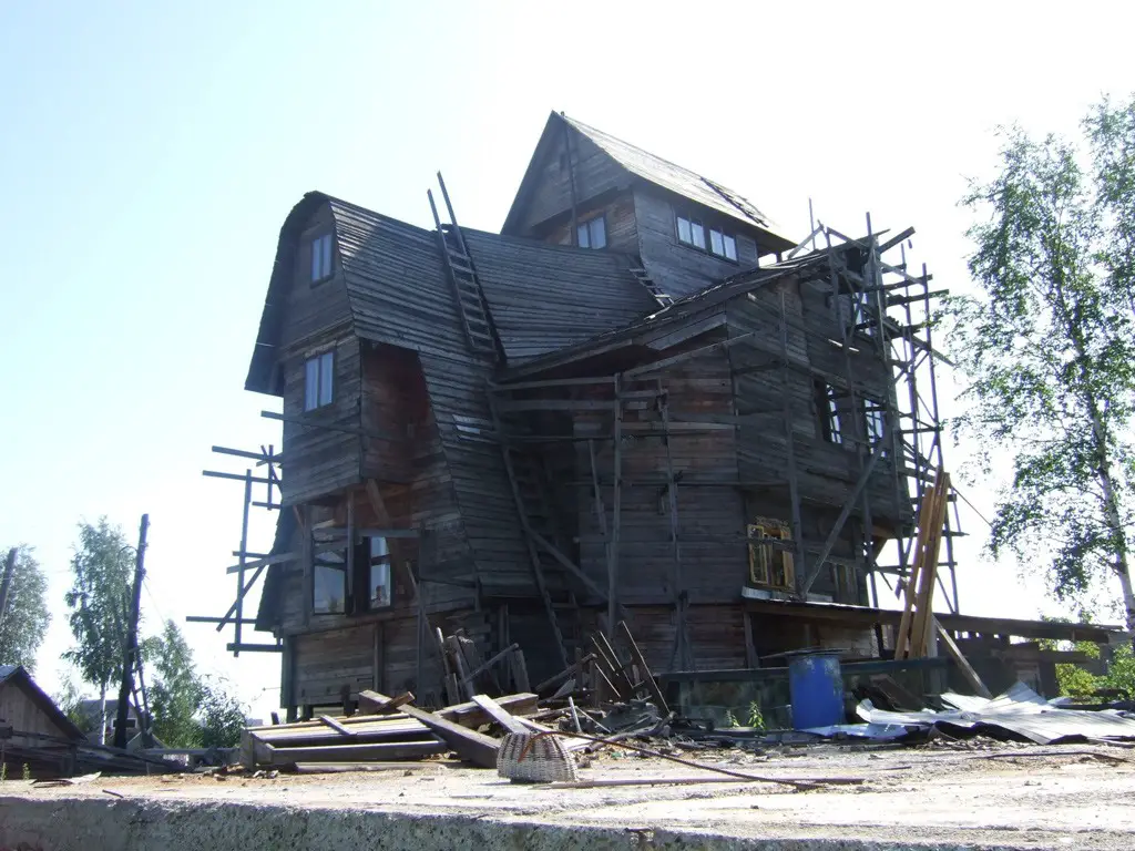 منزل (سوتياجين) بعد أن دُمر معظمه في سنة 2009.