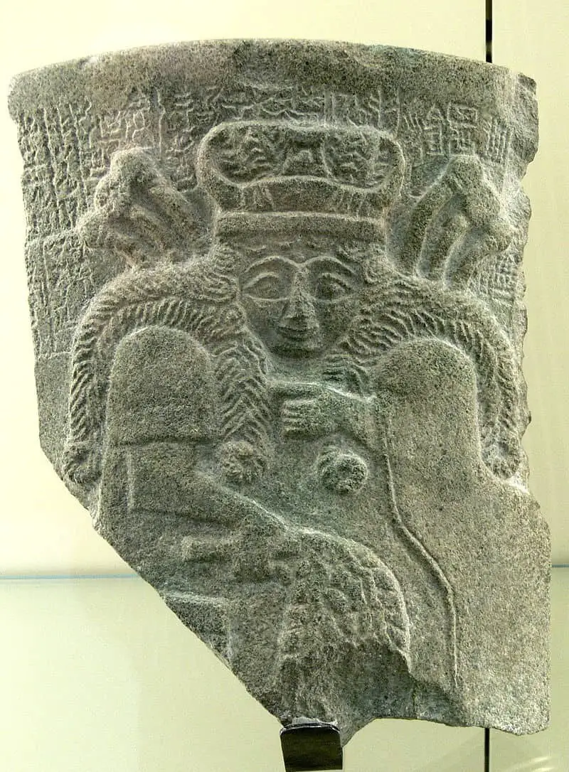 قطعة أثرية من معبد الإلهة (إنانا).