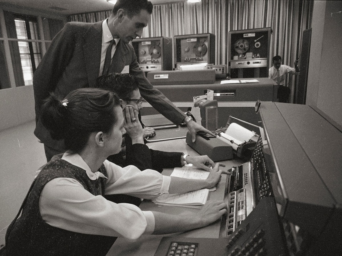 نظام الكمبيوتر في عام 1956. صورة: Charles Rotkin/Getty Images