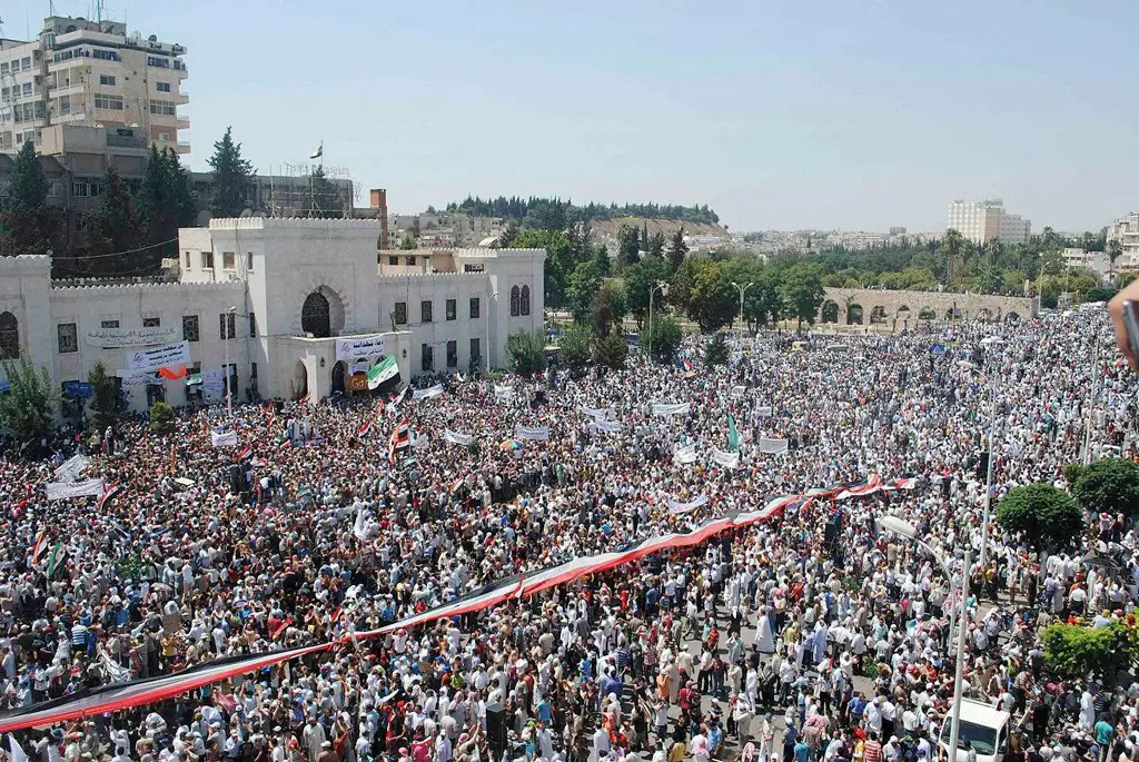 مظاهرات حماة لإسقاط النظام السوري. صورة: Reuters