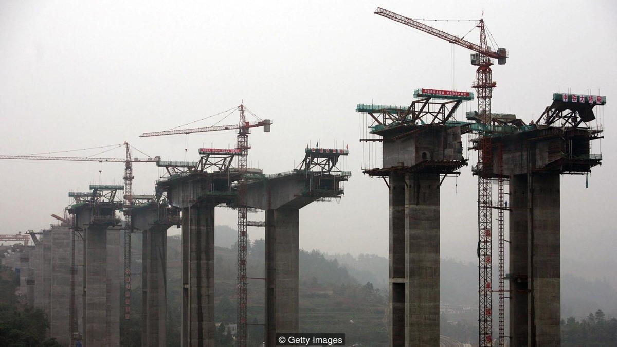 مشاريع الصين البنائية العملاقة جعلتها في حاجة إلى كميات هائلة من الرمل.