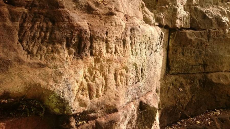 كتابات رومانية منحوتة في حائط هادريان