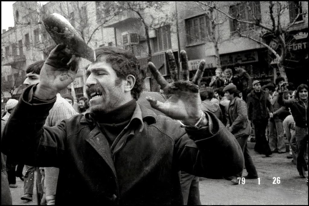 مظاهرات في إيران تتحول إلى مجازر.
