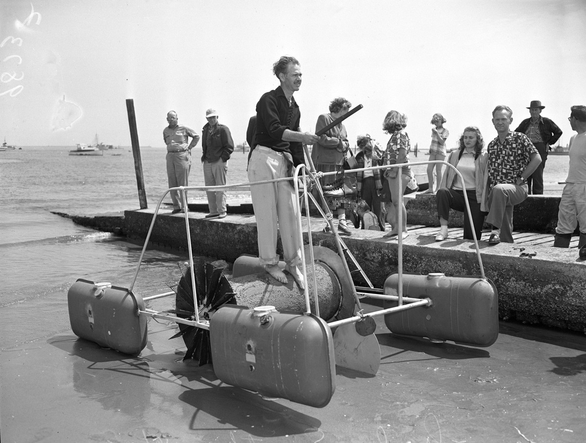 جهاز المشي البحري في عام 1953. صورة: University of Southern California/Getty Images