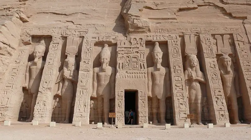 معبد حتحور ونفرتاري، أصغر المعبدين في أبو سمبل، بناه رمسيس الثاني