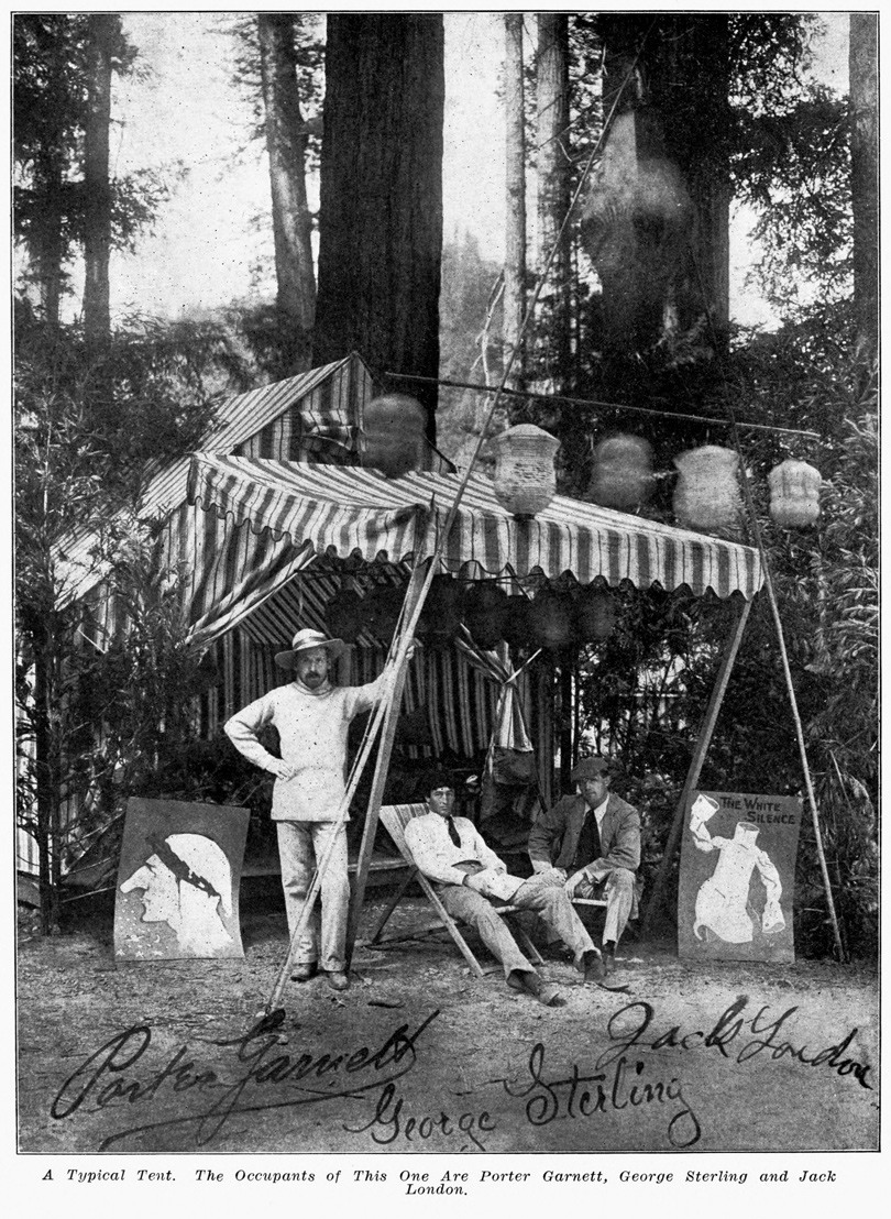 خيمة بوهيمية في أوائل القرن العشرين، التي تأوي تحتها كلا من (بورتر غارنيت)، و(جورج ستيرلينغ)، و(جاك لندن).
