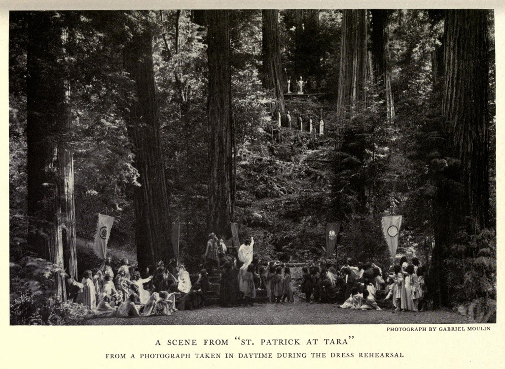 بروفة ملابس من أجل مسرحية سنة 1909 للنادي البوهيمي بعنوان «(ساينت باتريك) في (تارا)»