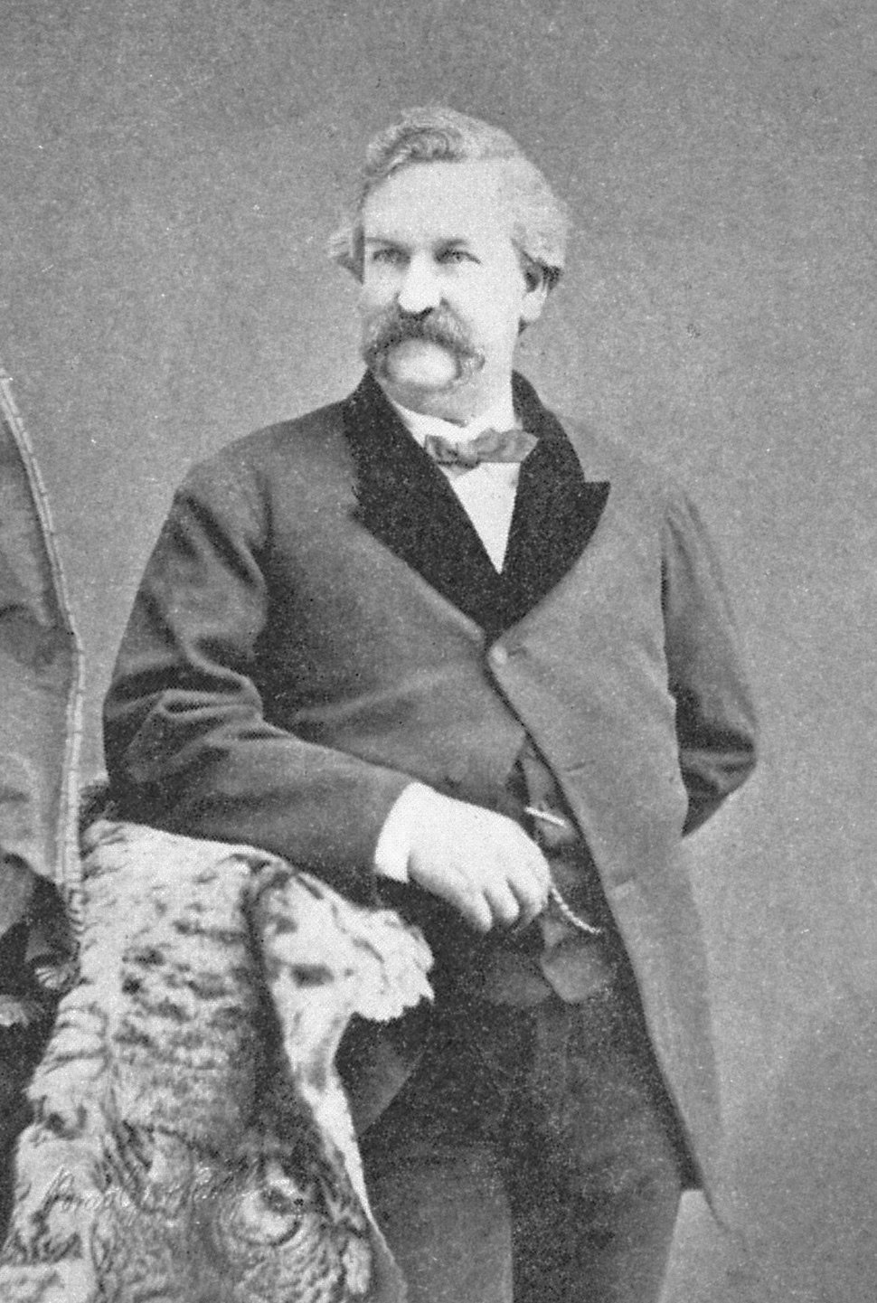 في سبعينات القرن التاسع عشر، كان (هاري إدواردس) ممثلاً ضمن شركة «مسرح كاليفورنيا»، كما كان من الآباء المؤسسين للنادي البوهيمي ورئيس قسم علوم الحيوان في أكاديمية كاليفورنيا للعلوم.