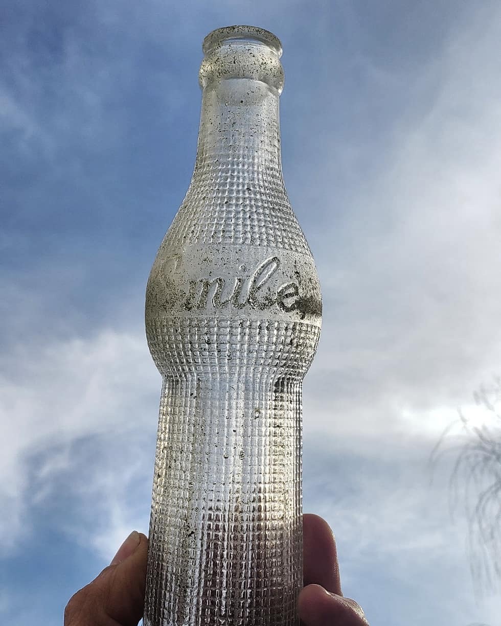 زجاجة صودا (سمايل) هذه التي صنعت عام 1922