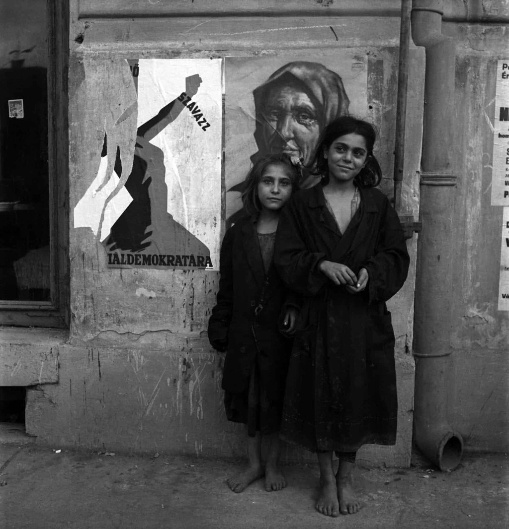 أطفال مشردون في (بودابست) بهنغاريا في سنة 1946. 