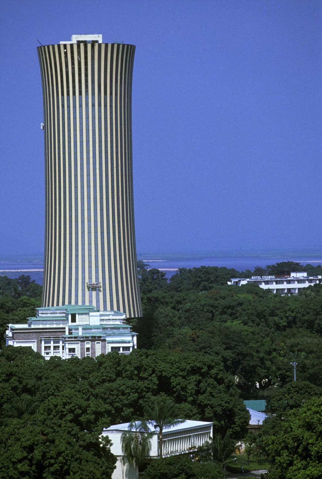 برج (نابيمبا) Nabemba في مدينة (برازافيل) في الكونغو. صورة: Claude Pavard/Getty Images