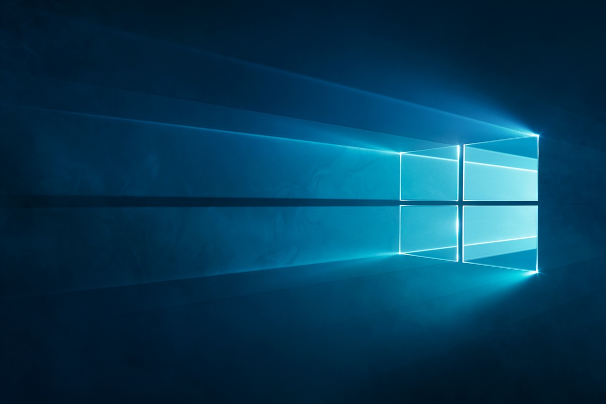 هل تعلم أن خلفية سطح المكتب المرفقة مع نظام تشغيل ويندوز Windows 10 هي صورة لنافذة حقيقية