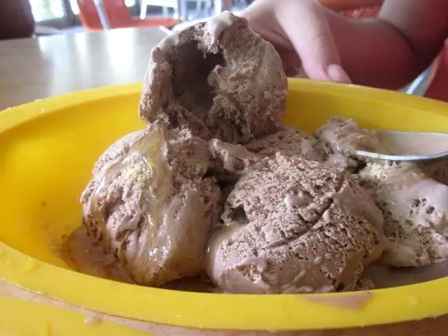 صورة تظهر لنا المثلجات الفارغة والمجوفة من الداخل في (كوبيليا).