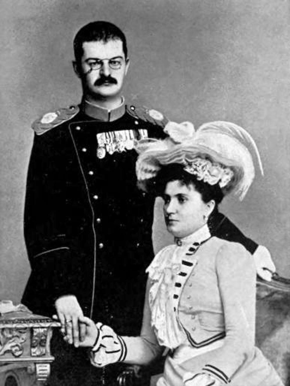 صورة الإسكندر ملك صربيا وزوجته الملكة (دراغا).