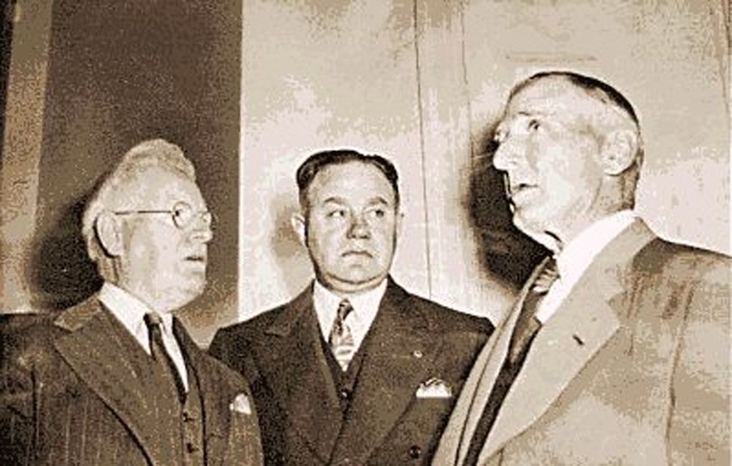 من اليسار إلى اليمين: المأمور (جايمس جونستون)، ومساعد المأمور (إي جاي ميلر)، ونائب مقاطعة جزيرة (ألكاتراز) (فرانك هينيسي). صورة: Wikimedia Commons