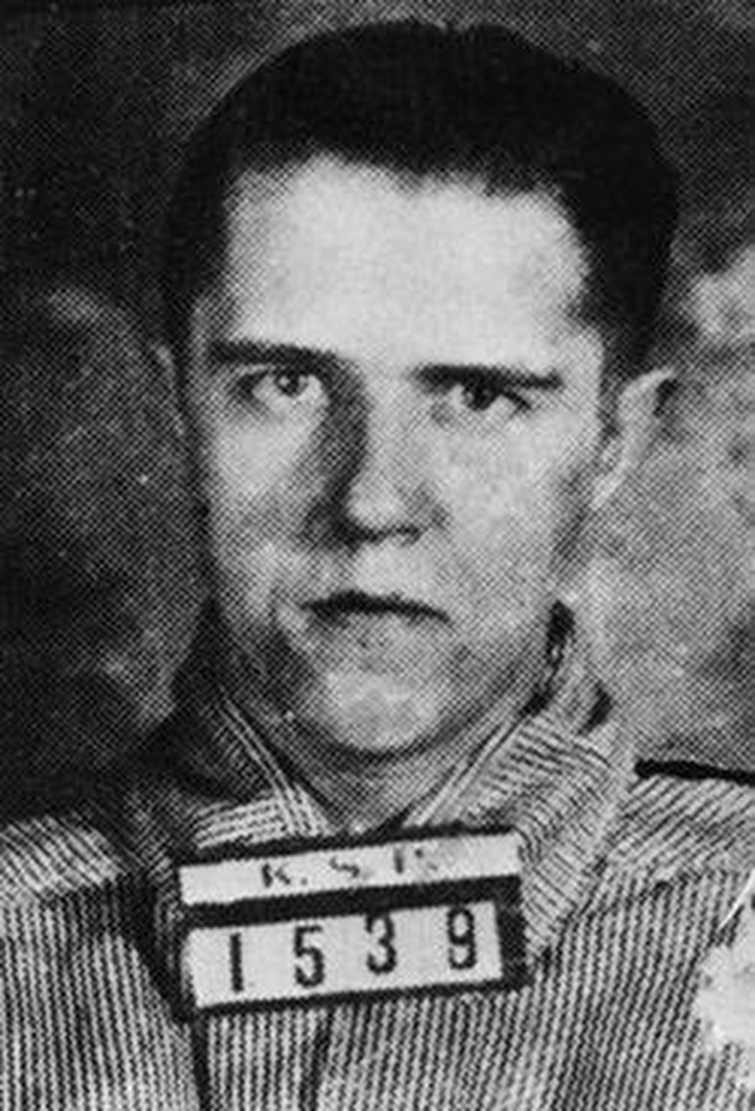 صورة جنائية تعريفية لـ(ألفين كاربيس)، صاحب أطول فترة سجن في تاريخ سجن (ألكاتراز) الفدرالي. صورة: Wikimedia Commons
