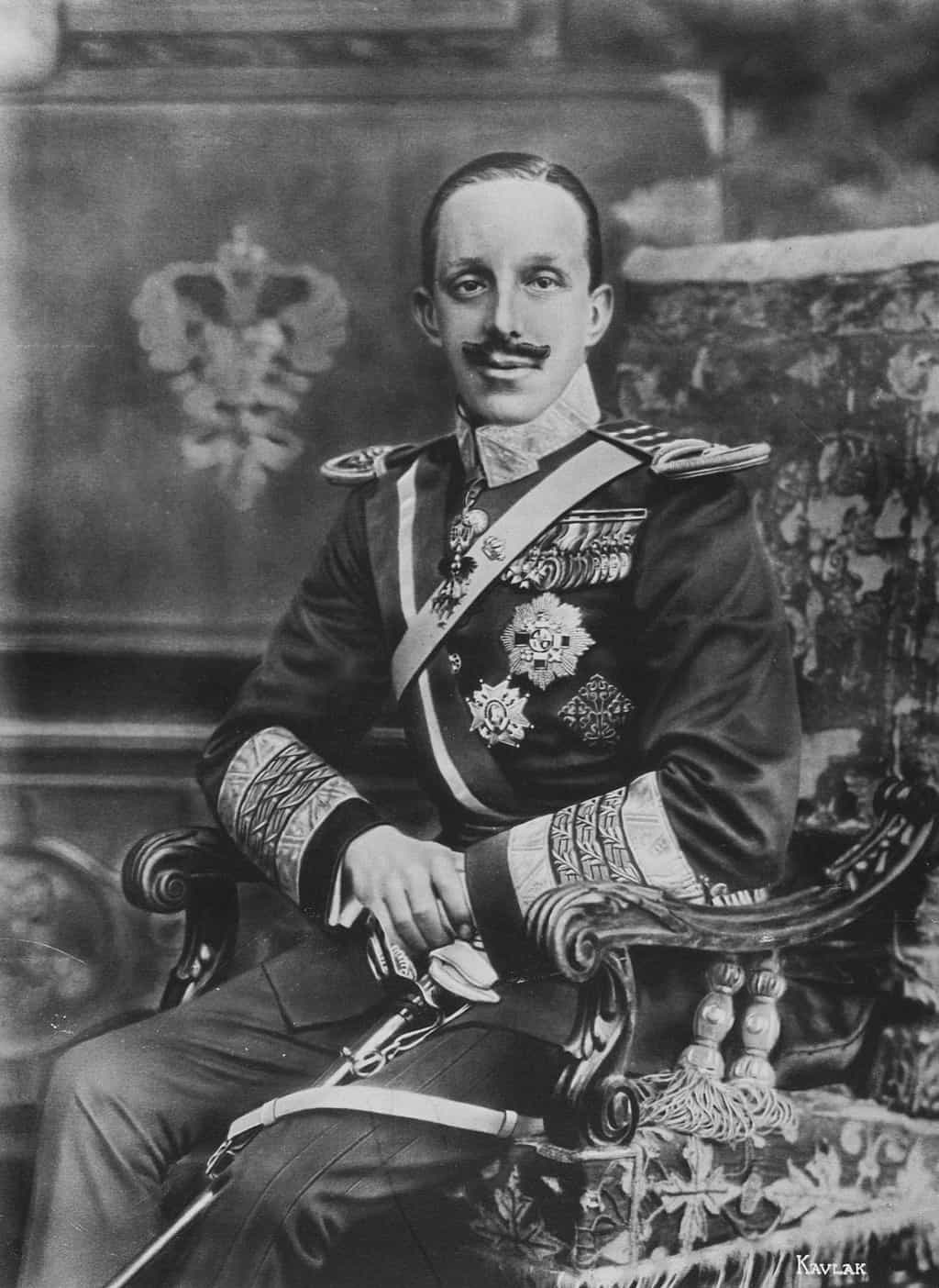 صورة للملك ألفونسو الثالث عشر ملك إسبانيا، يريشة كولاك (حوالي 1916). ويكيميديا كومونز