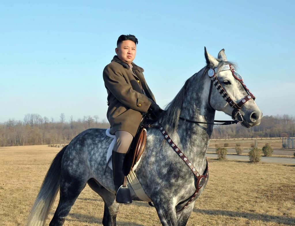 كيم جونغ أون على ظهر حصان