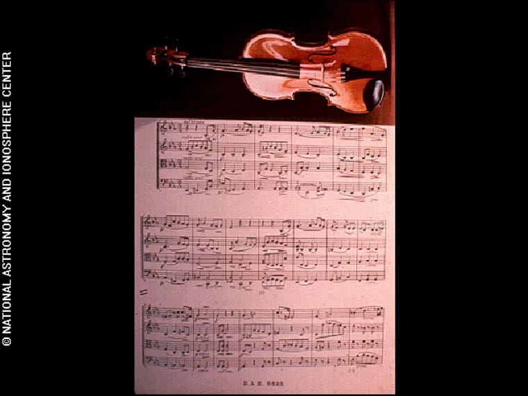 آلة الكمان والعلامات الموسيقية