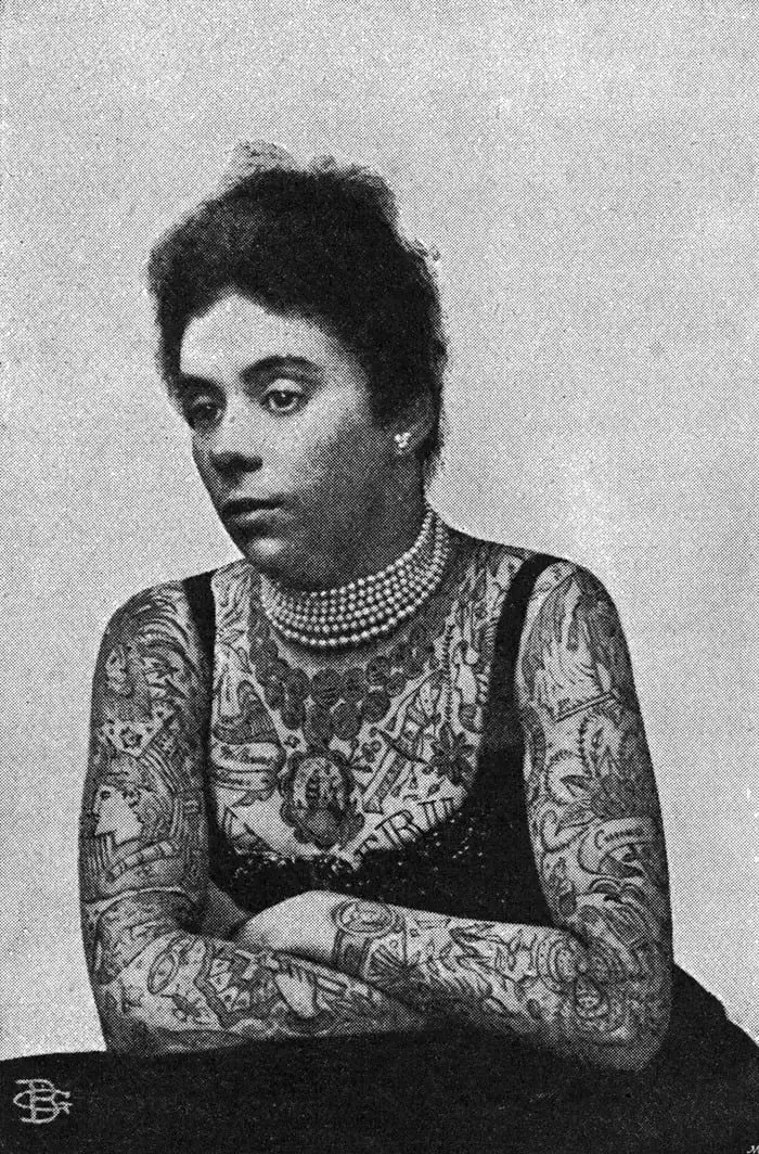 37. امرأة غير معروفة، عام 1897.