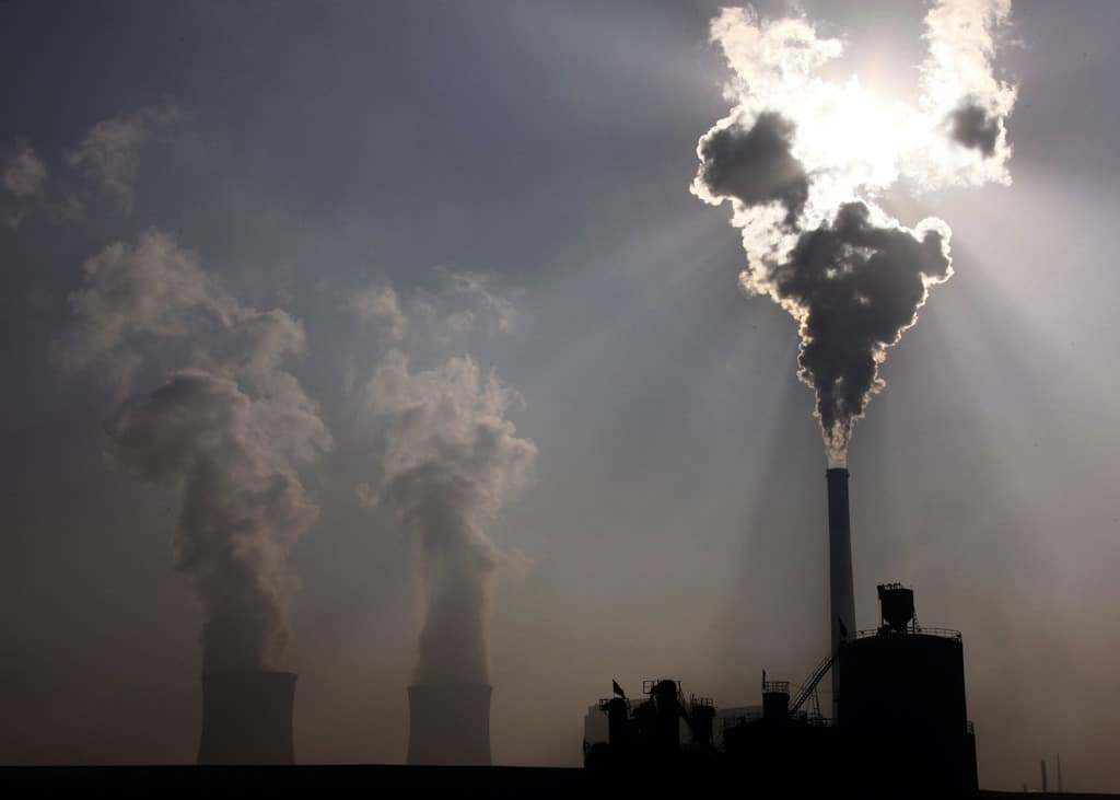 الانبعاثات الصادر عن المعامل والمصانع في باوتو