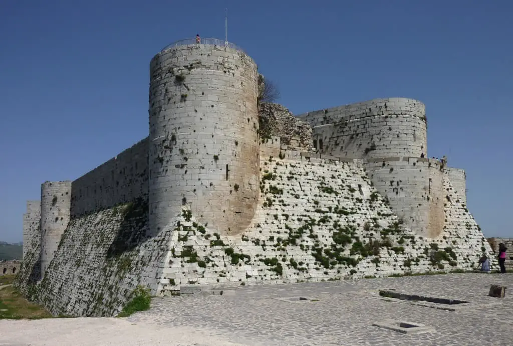 أبراج القلعة، قلعة الحصن من قبل برنارد غانيون (CC BY-SA)