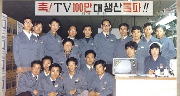 أول تلفاز سامسونغ