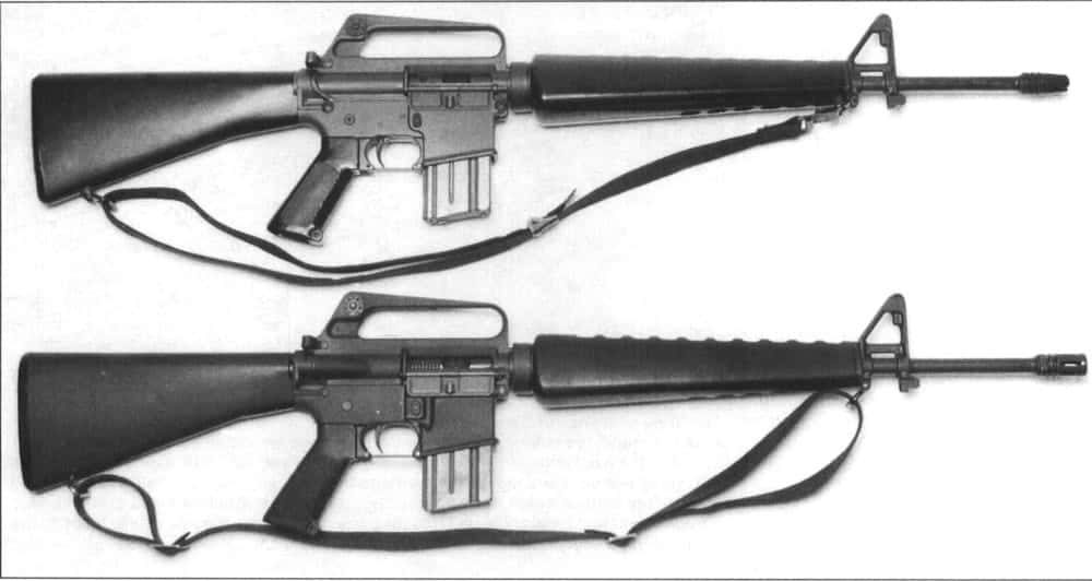 بندقية M16 الأصلية في الأعلى وبندقية M16A1 في الأسفل. Gun Digest