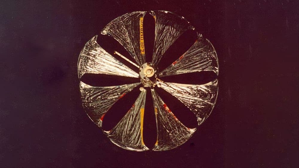 صورة حقيقية لمرآة الفضاء (زنمايا 2).