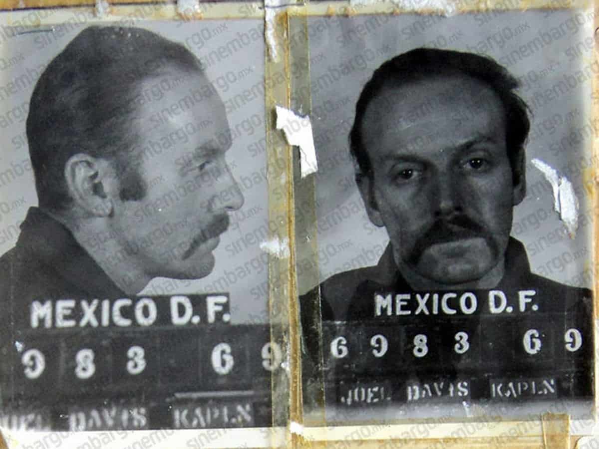 صورة (جويل كابلان) أثناء احتجازه في سجن في المكسيك.