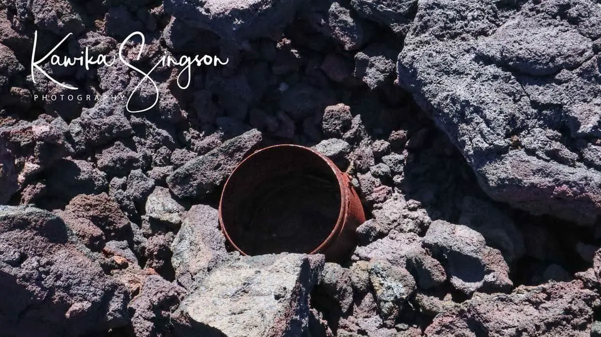 القنابل التي عثر عليها الشاب Kawika Singson على بركان جبل (مونا لوا) في هاواي.