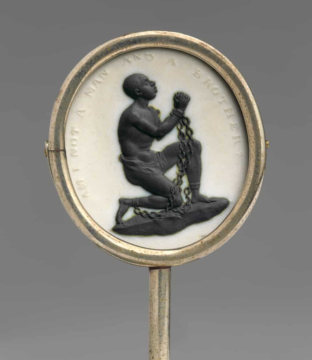 ارتدى المناهضون البريطانيون للعبودية ميداليات كهذه، للإشارة إلى اعتراضهم على العبودية. صورة: Metropolitan Museum of Art