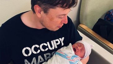 إيلون موسك وابنه حديث الولادة
