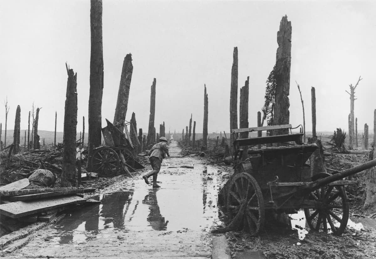 معركة (باشينديل) بين يوليو ونوفمبر من سنة 1917 في الحرب العالمية الأولى. صورة: Frank Hurley/IWM
