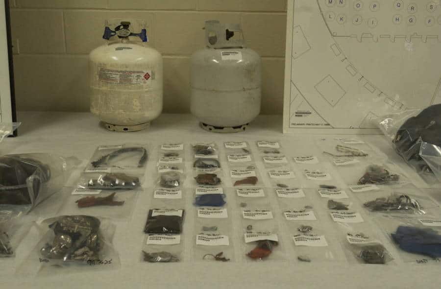 بعض من الأدلة التي جمعتها الشرطة والتي عرضتها على العامة بعد خمسة سنوات من وقوع الهجمات، والتي تتضمن قنابل تقليدية مصنوعة من عبوات غاز البروبان.