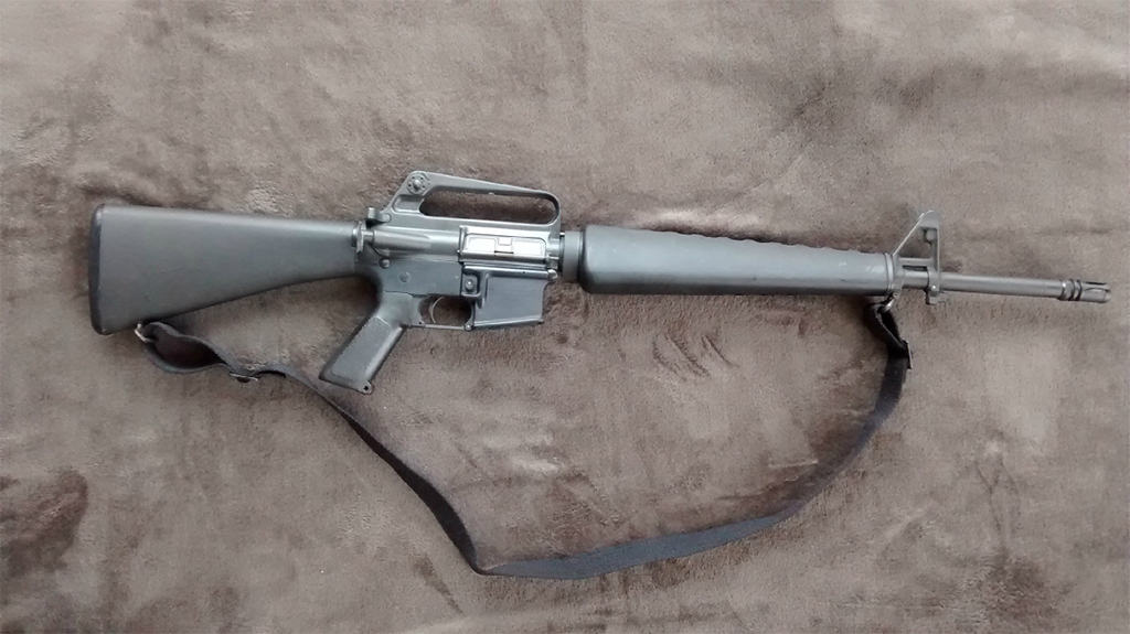 بندقية M16A1 الأصلية.