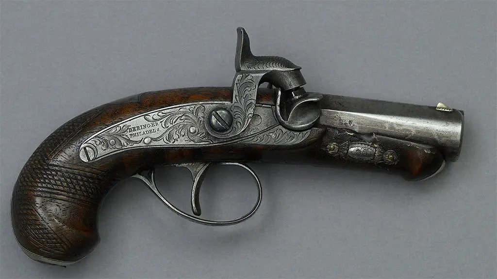 مسدس الجيب الذي تم بواسطته اغتيال الرئيس الأمريكي (آبراهام لينكون).