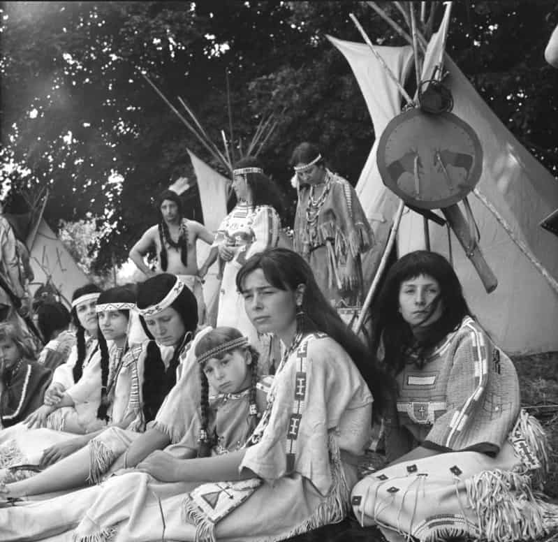 إعادة تمثيل تاريخي للتاريخ الأمريكي الأصلي في (لايبزيتش) سنة 1970.