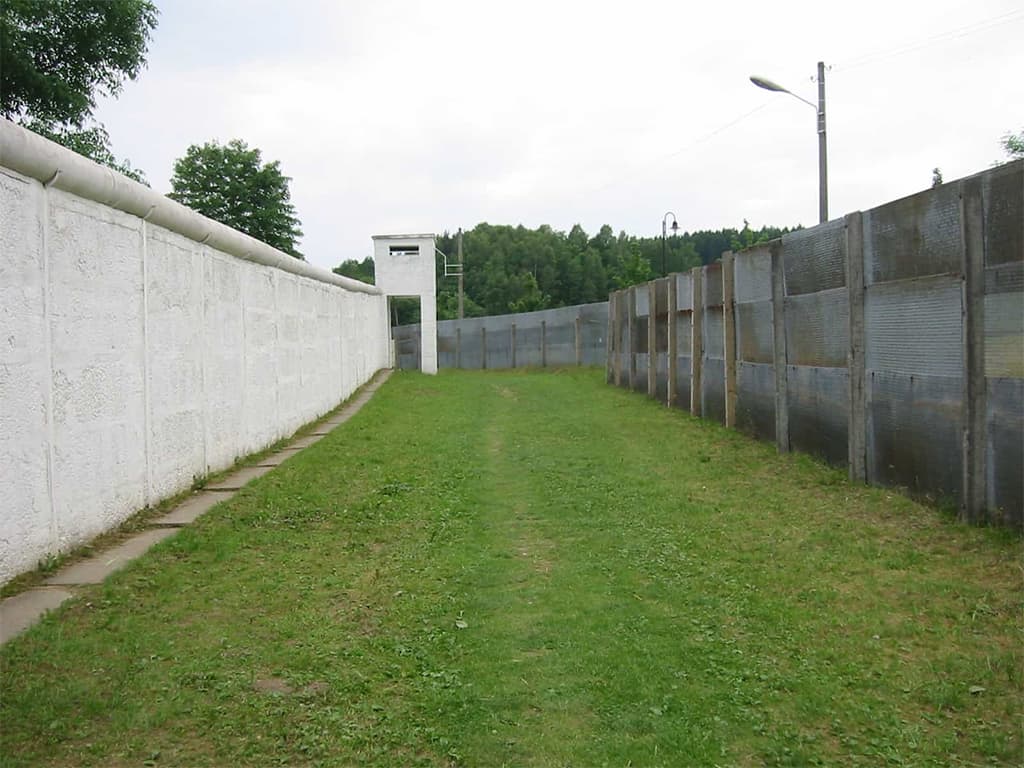 كان لقرية Mödlareuth am Tannbach الصغيرة جدار برلين مصغر يقسمها إلى نصفين