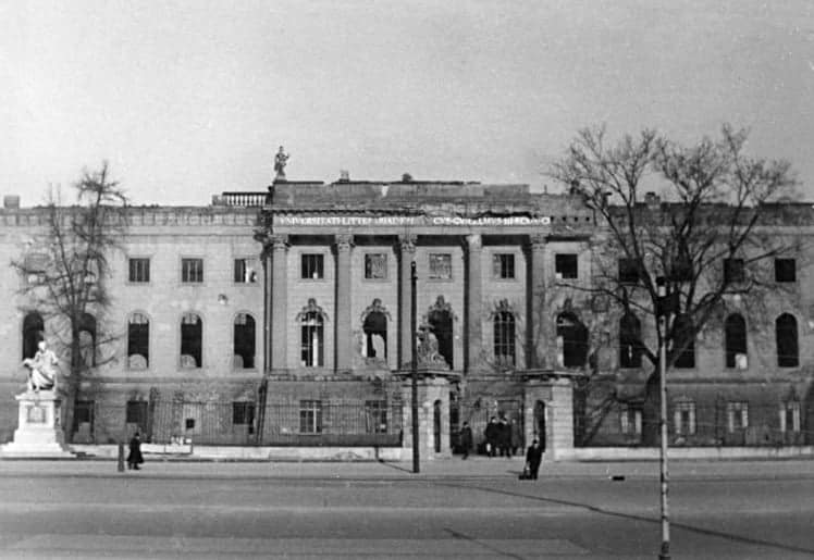 جامعة (هامبولدت) سنة 1950، والتي حدت حكومة ألمانيا الشرقية من مناهجها التعليمية.