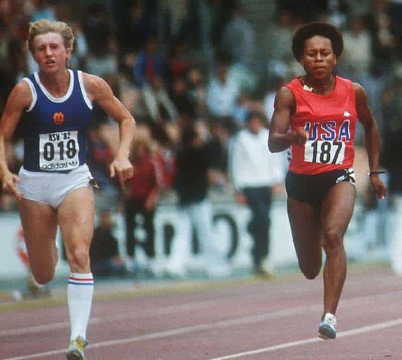 (إيناس غيبل) تنافس في سباق 100 متر في كولونيا سنة 1982.