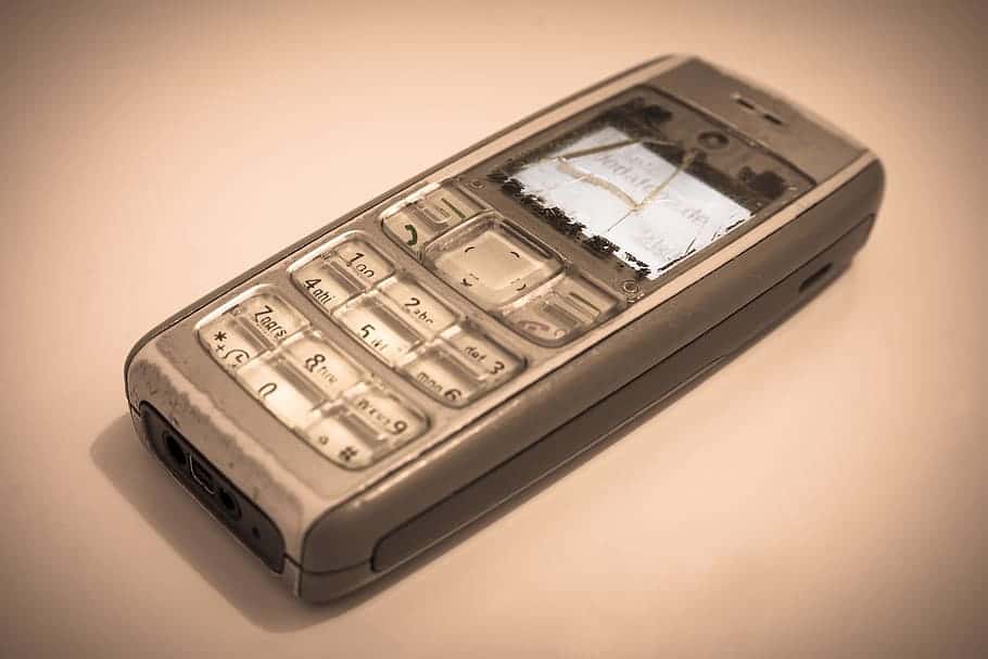 هاتف قديم.