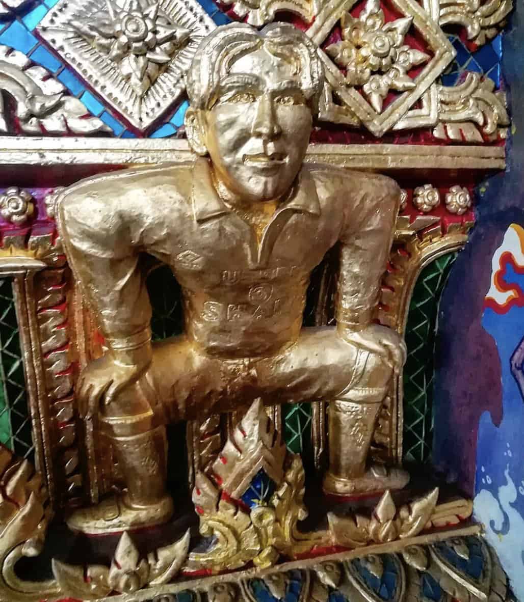 تمثال ديفيد بيكهام في معبد (وات باريوات)