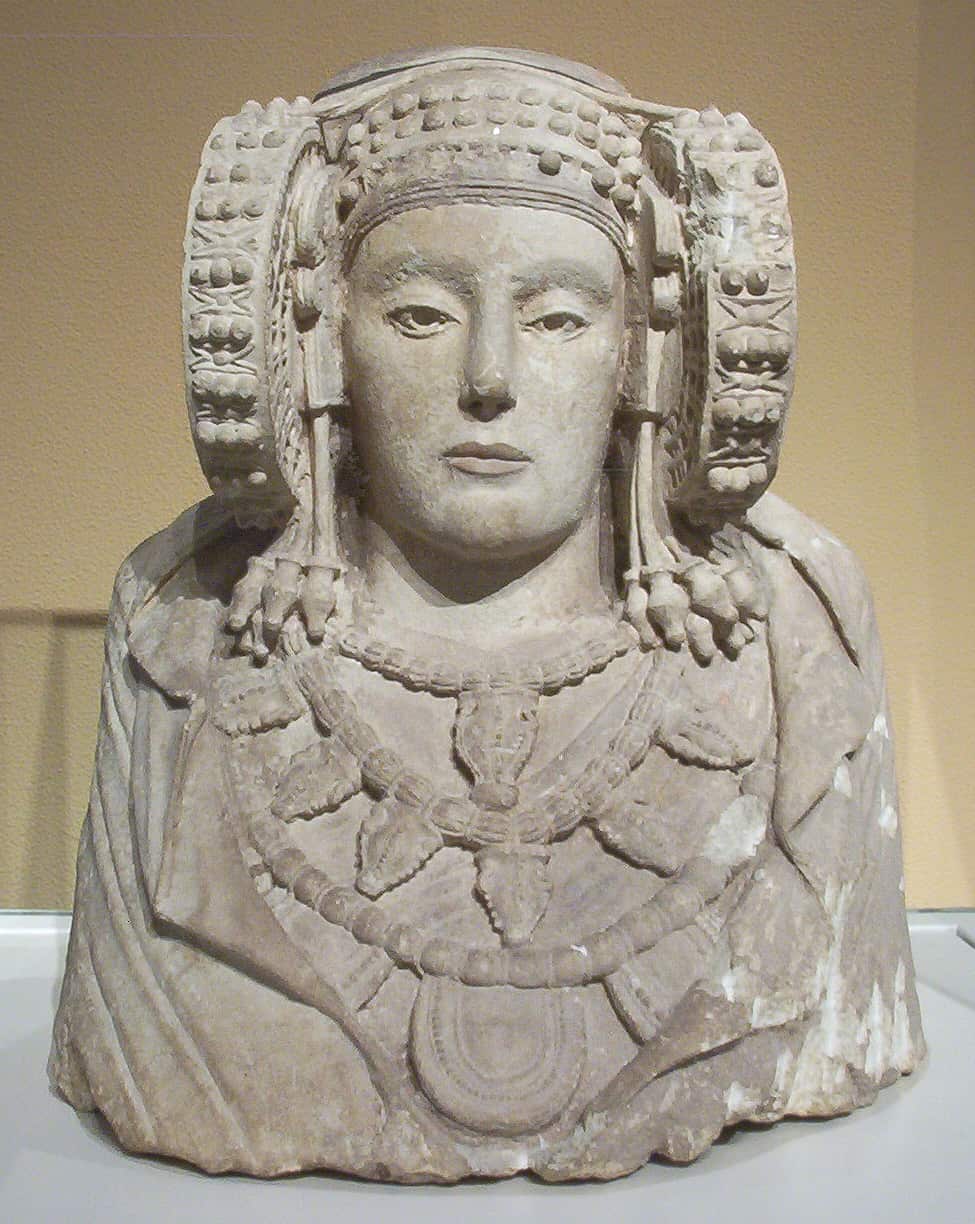 تمثال سيدة إلكا الغامضة.