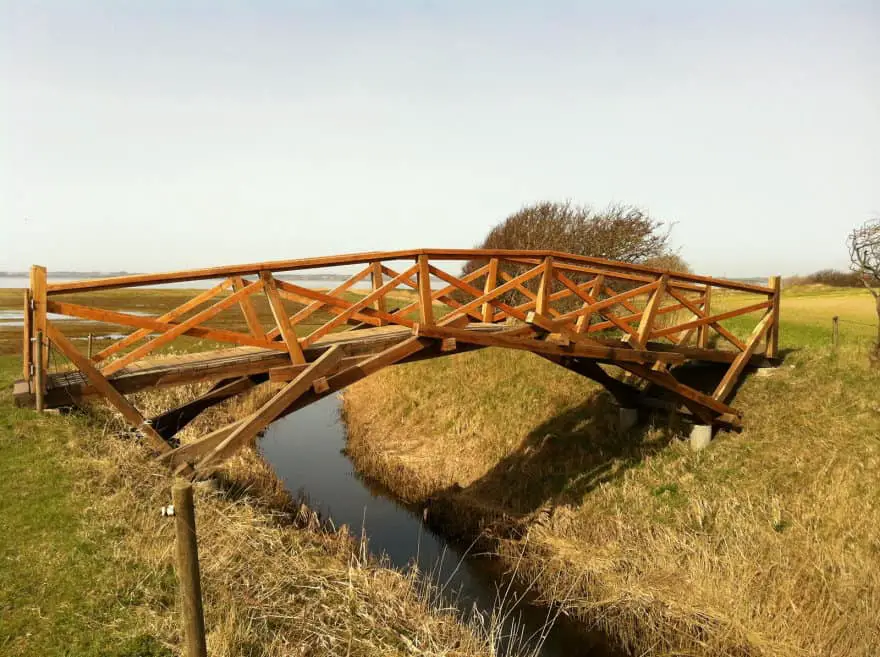 جسر المشاة الخشبي في شمال الدنمارك