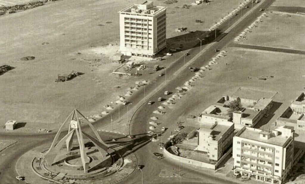 صور قديمة تعود لفترة الستينيات تظهر الفرق الكبير بين دبي قديما ودبي اليوم